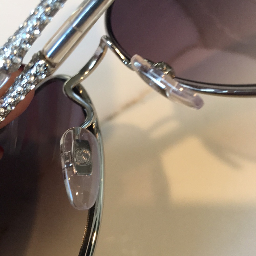 Gucci sunglasses 😎 - Picture 3 of 8